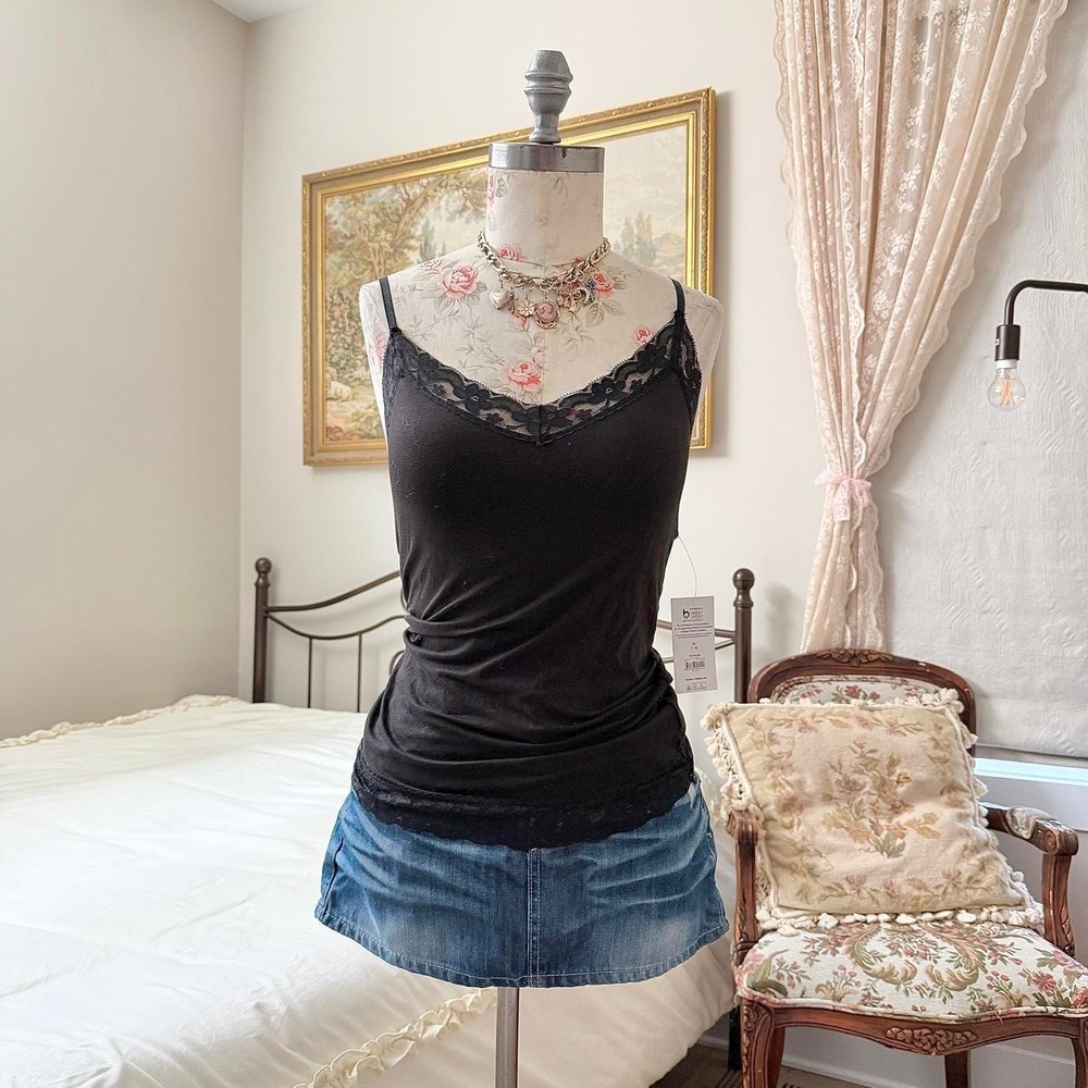 No Boundaries size medium black cami with lace trim